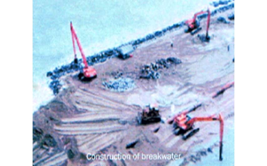 Construction of breakwater - HKT